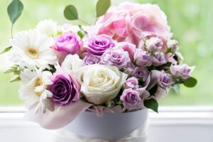 Цветни съвети: Заложете на красиви кутии с цветя от добър цветарски магазин